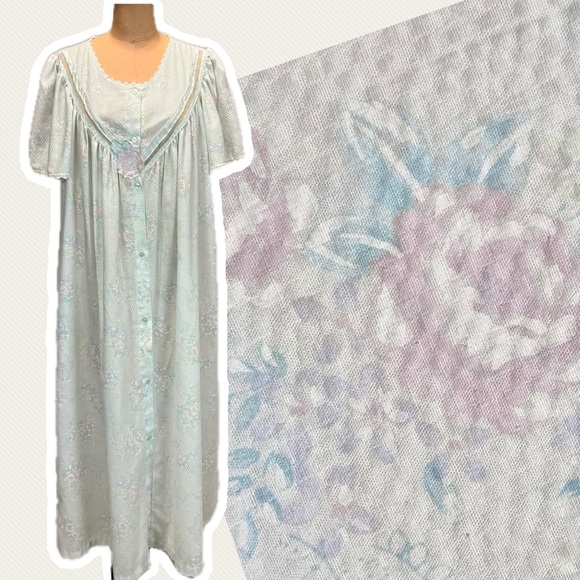 Vintage Other - VINTAGE cottage floral dressing house gown robe button front long maxi nightgown